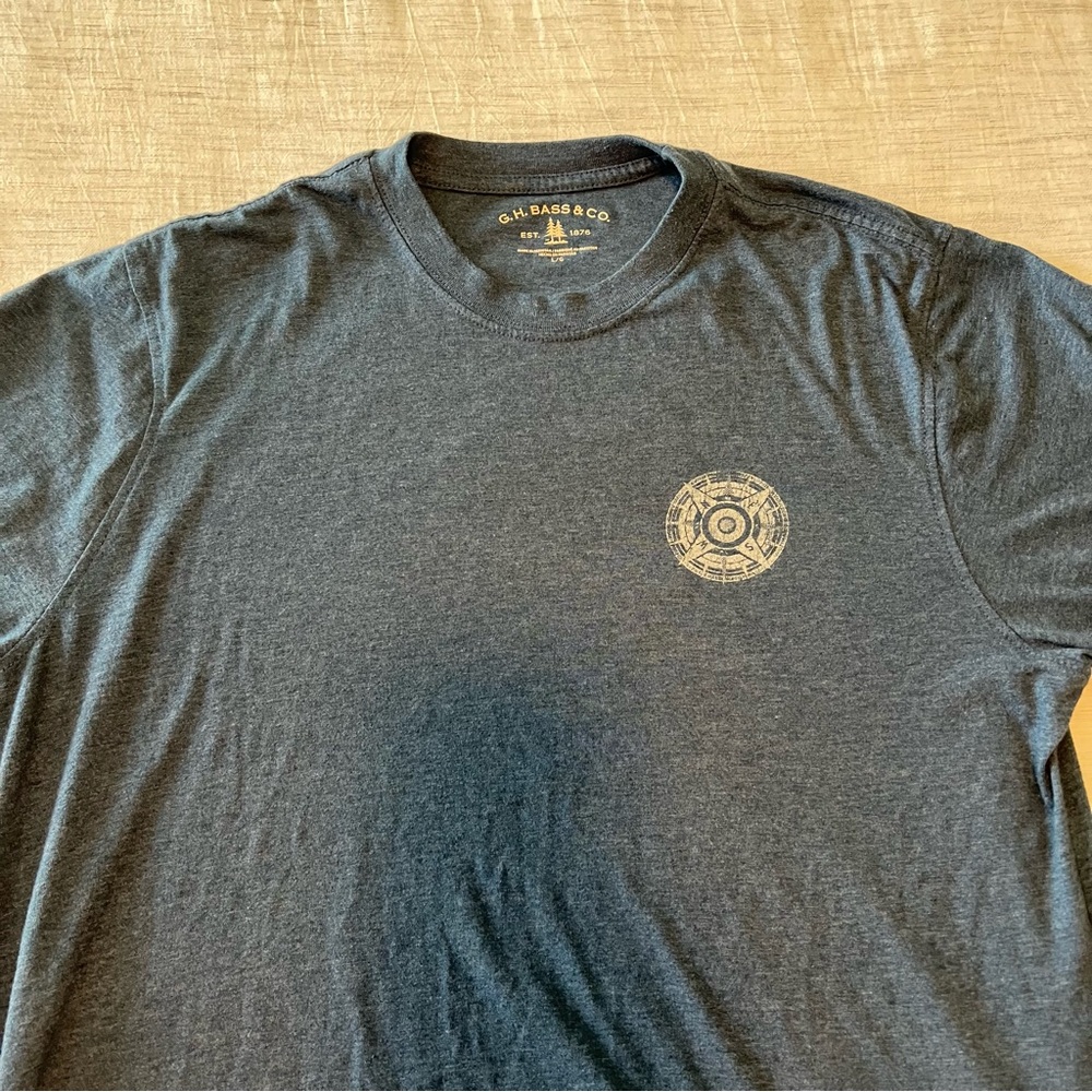 G H Bass Co Men’s Long Sleeve Compass Tee Blue